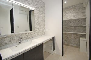 洗面化粧台と収納