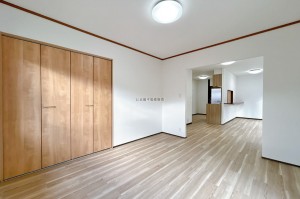 1階洋室からリビング