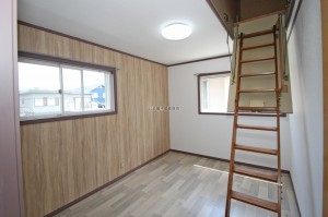 屋根裏付洋室