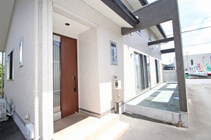 玄関とテラス
