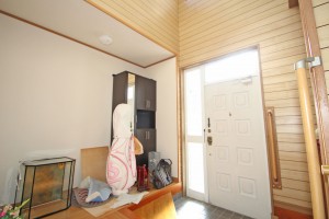 吹抜けのある玄関